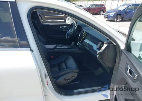 2018 Volvo Xc60 T6 Momentum z USA, uszkodzony, nr VIN YV4A22RK7J1010211